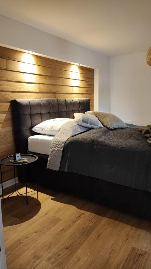 Polly Holiday home *